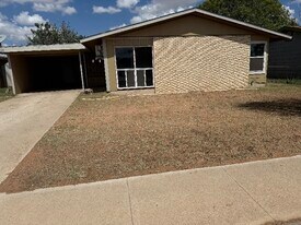 912 W 36th St in Odessa, TX - Building Photo