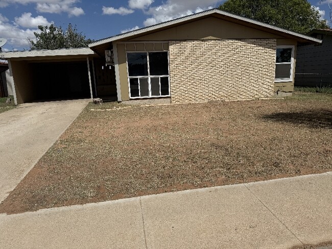 property at 912 W 36th St