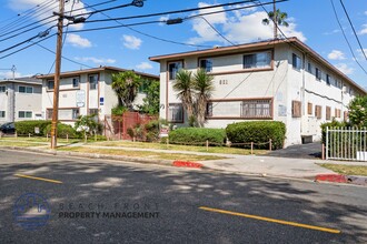 621-625 W. Hyde Park Blvd. in Inglewood, CA - Foto de edificio - Building Photo