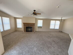 1632 Sierra Vista Dr in Bullhead City, AZ - Building Photo - Building Photo