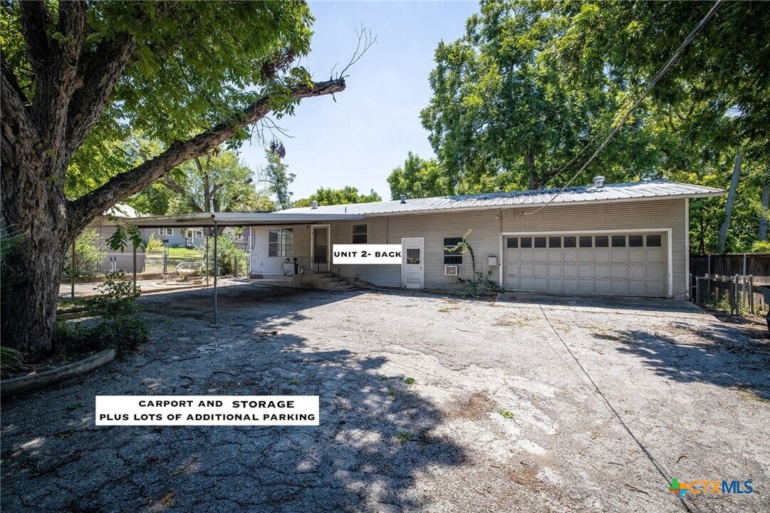 240 Clemens Ave in New Braunfels, TX - Building Photo