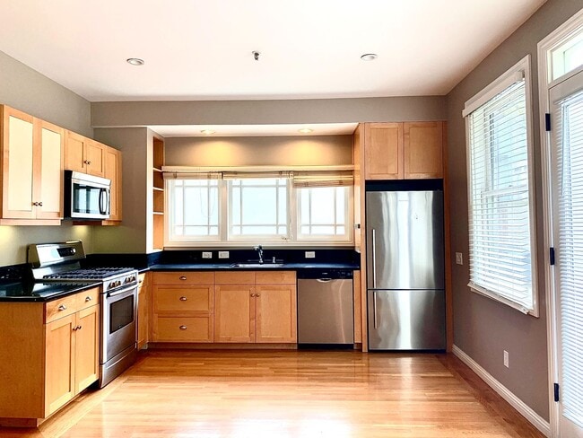 property at 2720 Sacramento St