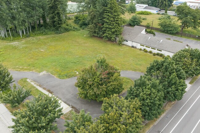 1098 Cedar Ave