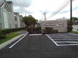 Southmore Park Apartments in Pasadena, TX - Building Photo