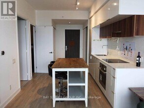 185-1185 Roehampton Ave in Toronto, ON - Building Photo - Building Photo