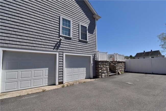 210 High St in Westerly, RI - Building Photo - Building Photo