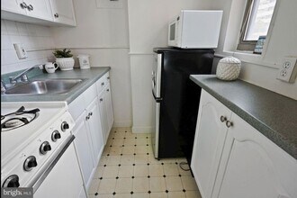 1121 ARLINGTON, Unit 426 in Arlington, VA - Building Photo - Building Photo