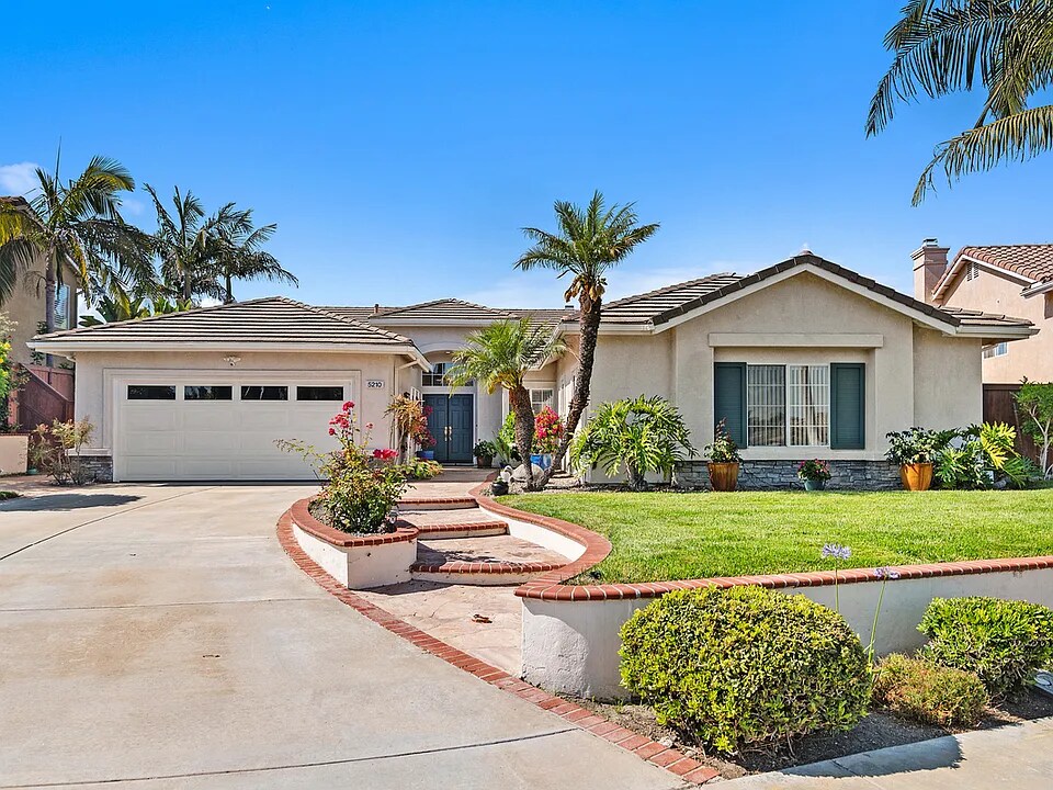 5210 Candlelight St in Oceanside, CA - Foto de edificio