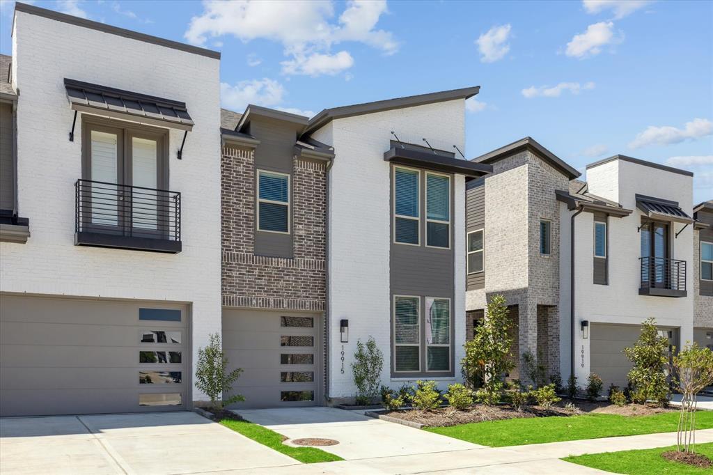 19915 Curved Steel Dr in Cypress, TX - Building Photo