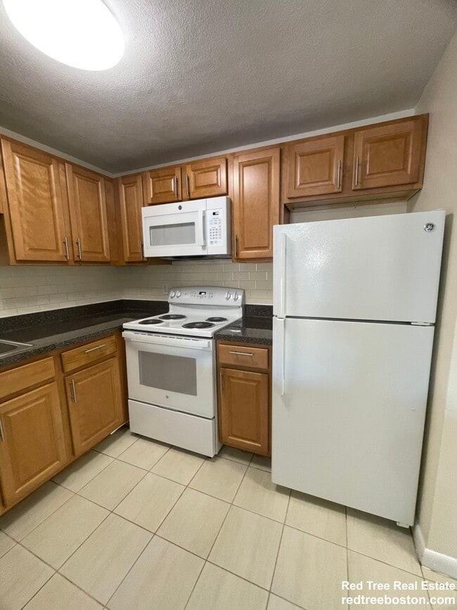 245 Main St in Watertown, MA - Foto de edificio - Building Photo