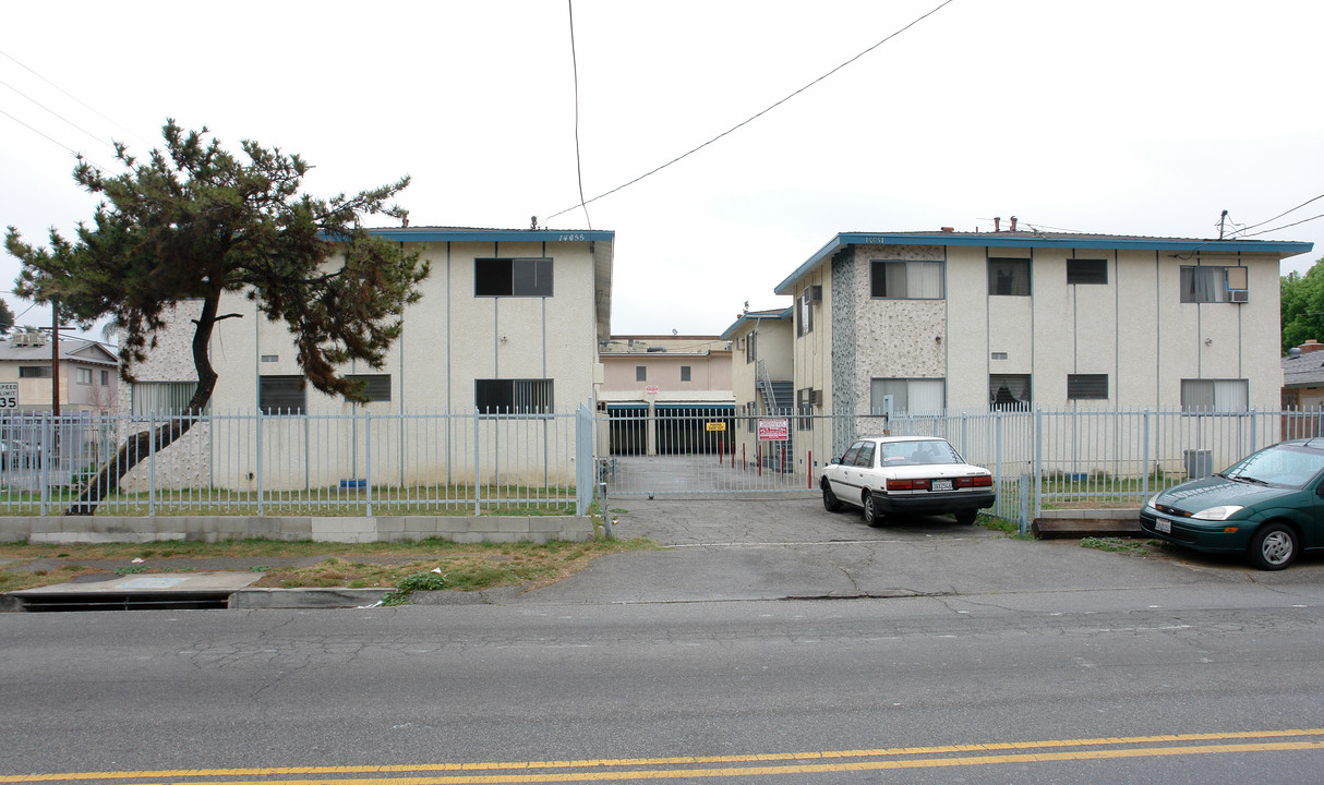 14051-14055 Valerio St in Van Nuys, CA - Building Photo