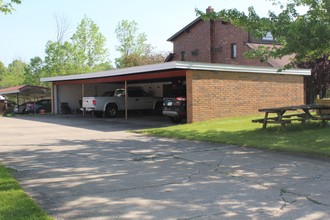 1986 Wolosyn Cir in Youngstown, OH - Building Photo - Building Photo