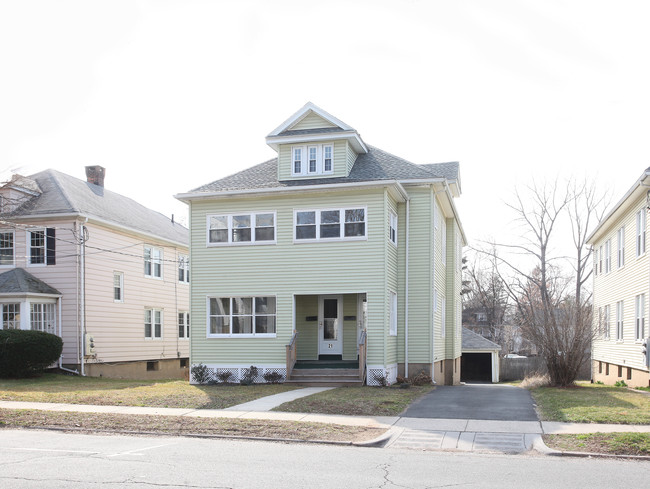 19 Lancaster Rd in West Hartford, CT - Foto de edificio - Building Photo