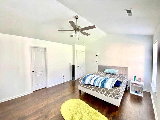 property at 5515 Laurel Grove Ln