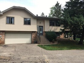 939 Sherwood Rd in Shoreview, MN - Building Photo