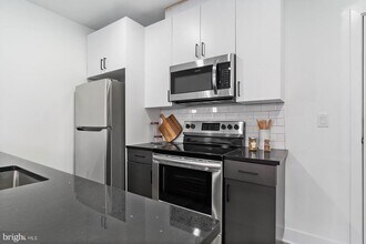 330 Cecil B. Moore Ave, Unit 2 BEDROOM in Philadelphia, PA - Building Photo - Building Photo