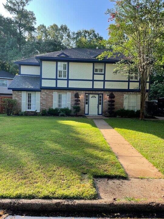 2058 Shadow Rock Dr in Humble, TX - Building Photo