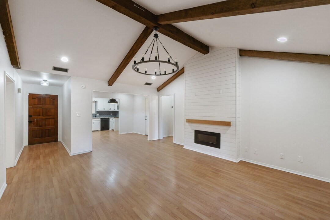 2413 Mimosa St in Mission, TX - Building Photo