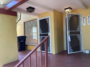 1015 3/4-929 W Kensington Rd in Los Angeles, CA - Building Photo - Building Photo