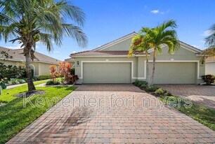 4290 Dutchess Park Rd in Ft. Myers, FL - Building Photo
