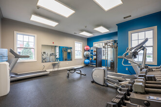 Charleston Pointe Apartments in Charleston, IL - Building Photo - Interior Photo