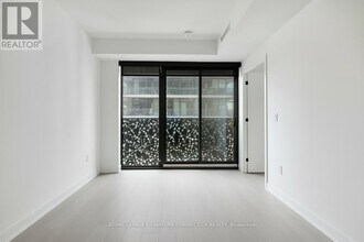 55 Charles St E in Toronto, ON - Building Photo - Building Photo