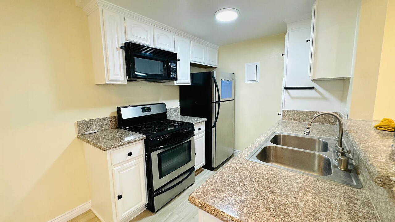 2328 N Ontario St, Unit A in Burbank, CA - Foto de edificio