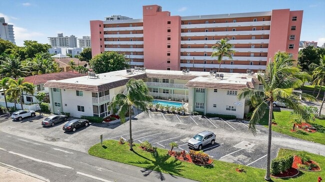 1450 N Riverside Dr, Unit 102 in Pompano Beach, FL - Building Photo - Building Photo