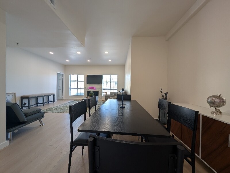 11035 Moorpark St in Los Angeles, CA - Foto de edificio