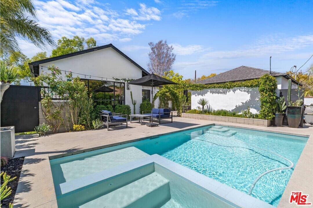 4958 Arcola Ave in Los Angeles, CA - Building Photo