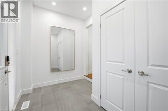 87 McKnight Ave in Hamilton, ON - Building Photo - Building Photo