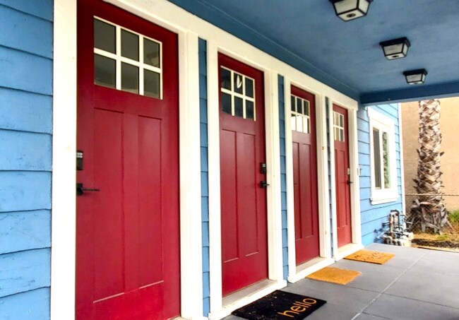 1311 Rolland Curtis Pl in Los Angeles, CA - Building Photo - Building Photo