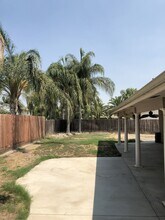 1281 Mt Brewer Ct in Tulare, CA - Building Photo - Building Photo