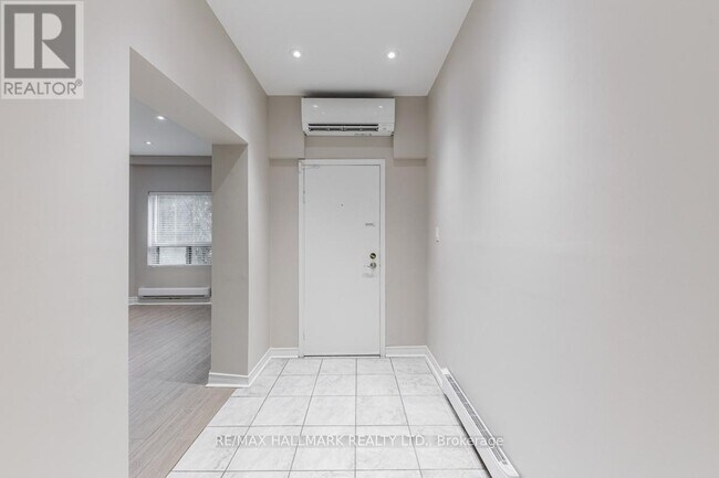 10 Biggar Ave in Toronto, ON - Building Photo - Building Photo
