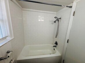 18 Ellwood St in Glen Cove, NY - Building Photo - Building Photo