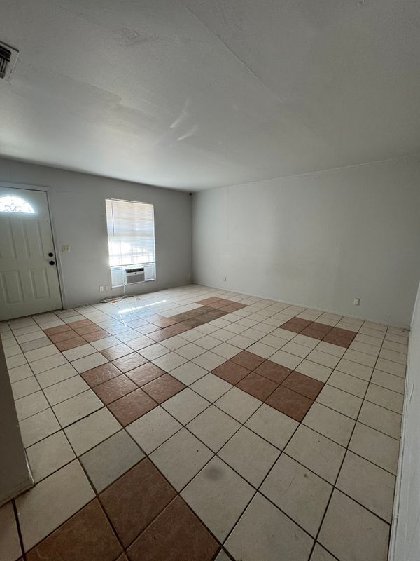 9131 Port Hudson Dr in San Antonio, TX - Foto de edificio - Building Photo