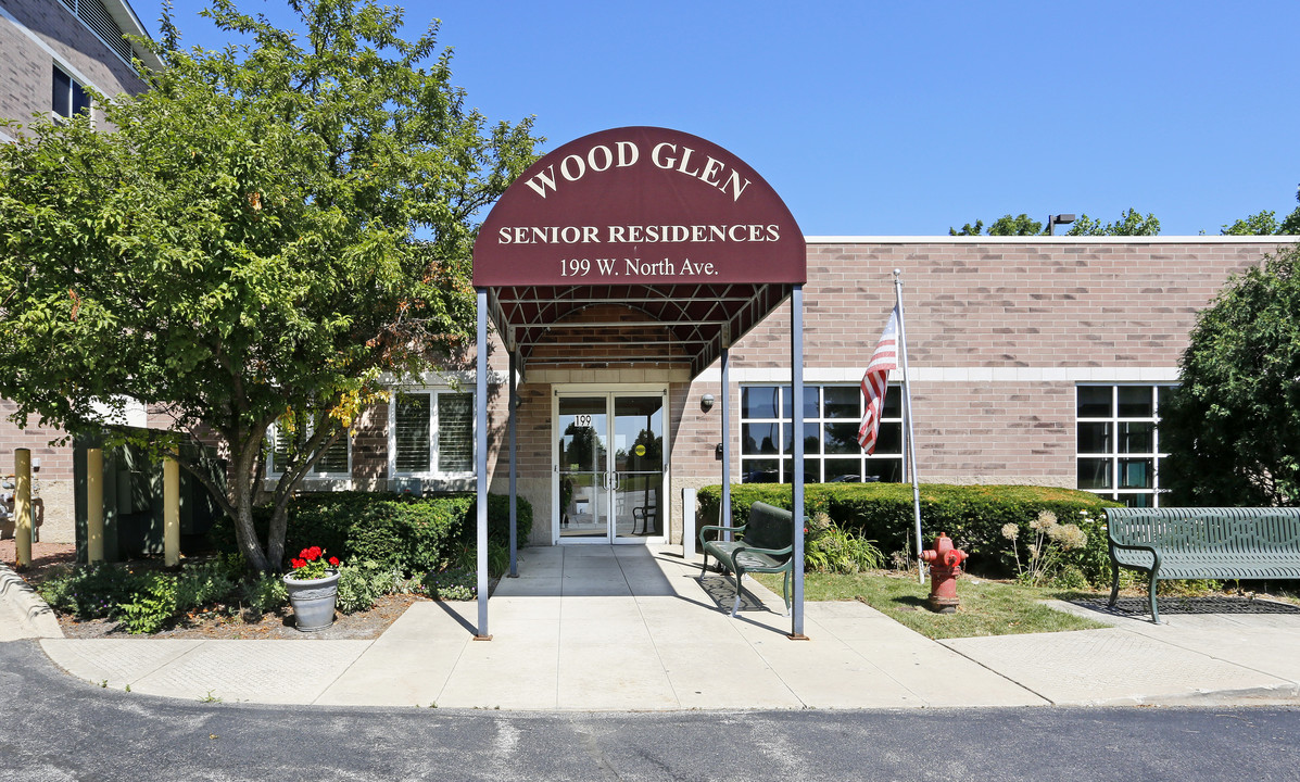 Wood Glen Senior Residences in West Chicago, IL - Foto de edificio