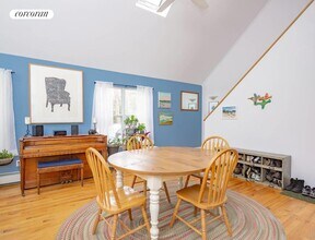 108 Sycamore Dr in East Hampton, NY - Building Photo - Building Photo