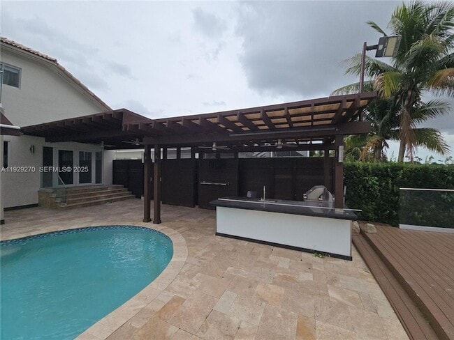 10968 NW 73rd St in Doral, FL - Foto de edificio - Building Photo