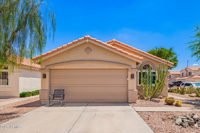 property at 2015 E Glenhaven Dr