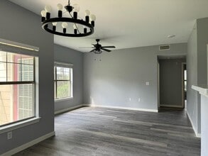 2320 Gracy Farms Ln, Unit 1412 in Austin, TX - Building Photo - Building Photo