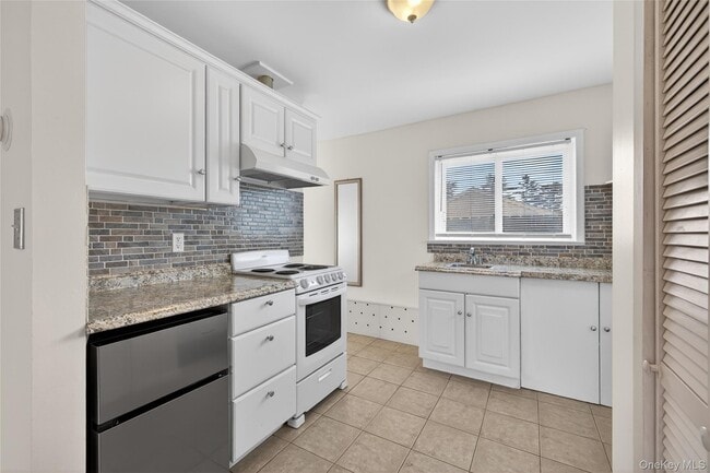 property at 2420 Bennett Ave