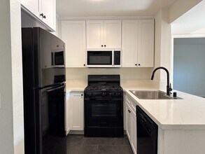 4550 Laurel Canyon Blvd in Los Angeles, CA - Building Photo - Building Photo