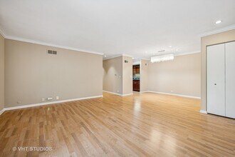 563 Shorely Dr in Barrington, IL - Foto de edificio - Building Photo