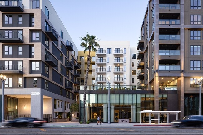 Resa Long Beach in Long Beach, CA - Foto de edificio - Building Photo