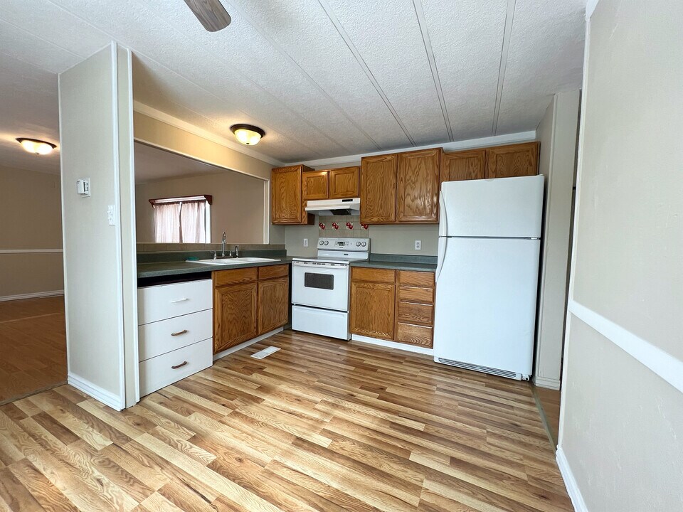 358 W 170 N in Blackfoot, ID - Building Photo