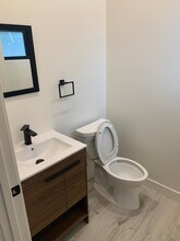 20344 Lorne St in Winnetka, CA - Foto de edificio - Building Photo