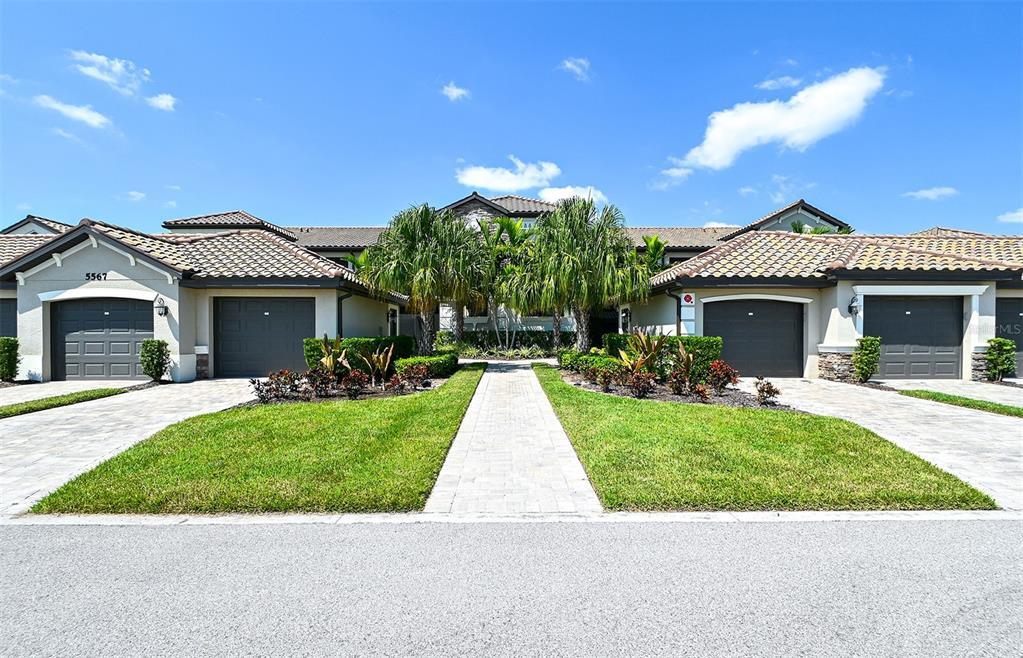 5567 Palmer Cir in Bradenton, FL - Foto de edificio