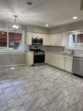 20185 Bonnie Bank Blvd in Rocky River, OH - Building Photo - Building Photo