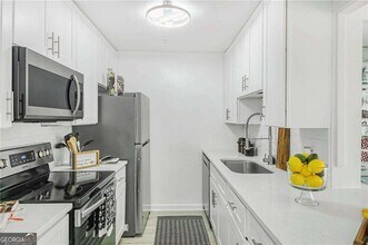 28303 Plantation Dr NE in Atlanta, GA - Building Photo - Building Photo